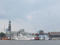 Hafenrundfahrt, im Hintergrund der Michel