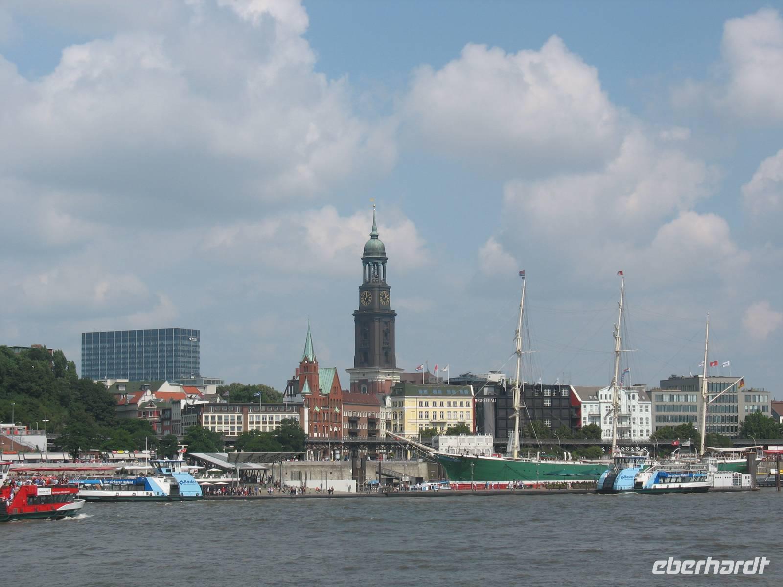 Blick auf Michaeliskirche