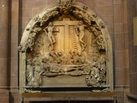 Wormser Dom - gotisches Relief: Kreuzesabnahme 