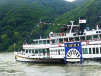 Mit Schaufelraddampfer auf dem Rhein