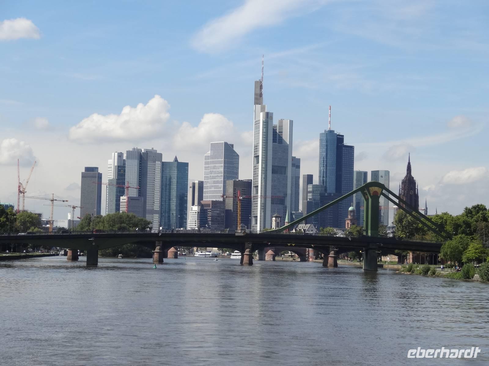 Schifffahrt auf dem Main, Skyline von Frankfurt