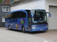 unser Bus am Hotel