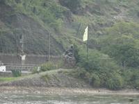 bekannte Statue am Loreley-Felsen