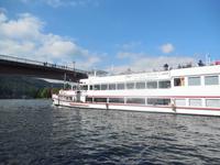 DSCN4742 - Bernkastel, Gegenverkehr auf der Mosel