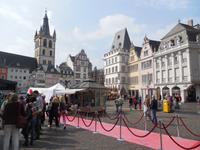 DSCN4970 - Trier, der rote Teppich auf dem Marktplatz