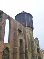 Bautzener Wasserturm mit der Ruine der Mönchskirche