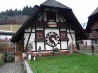 die erste weltgrößte Kuckucksuhr