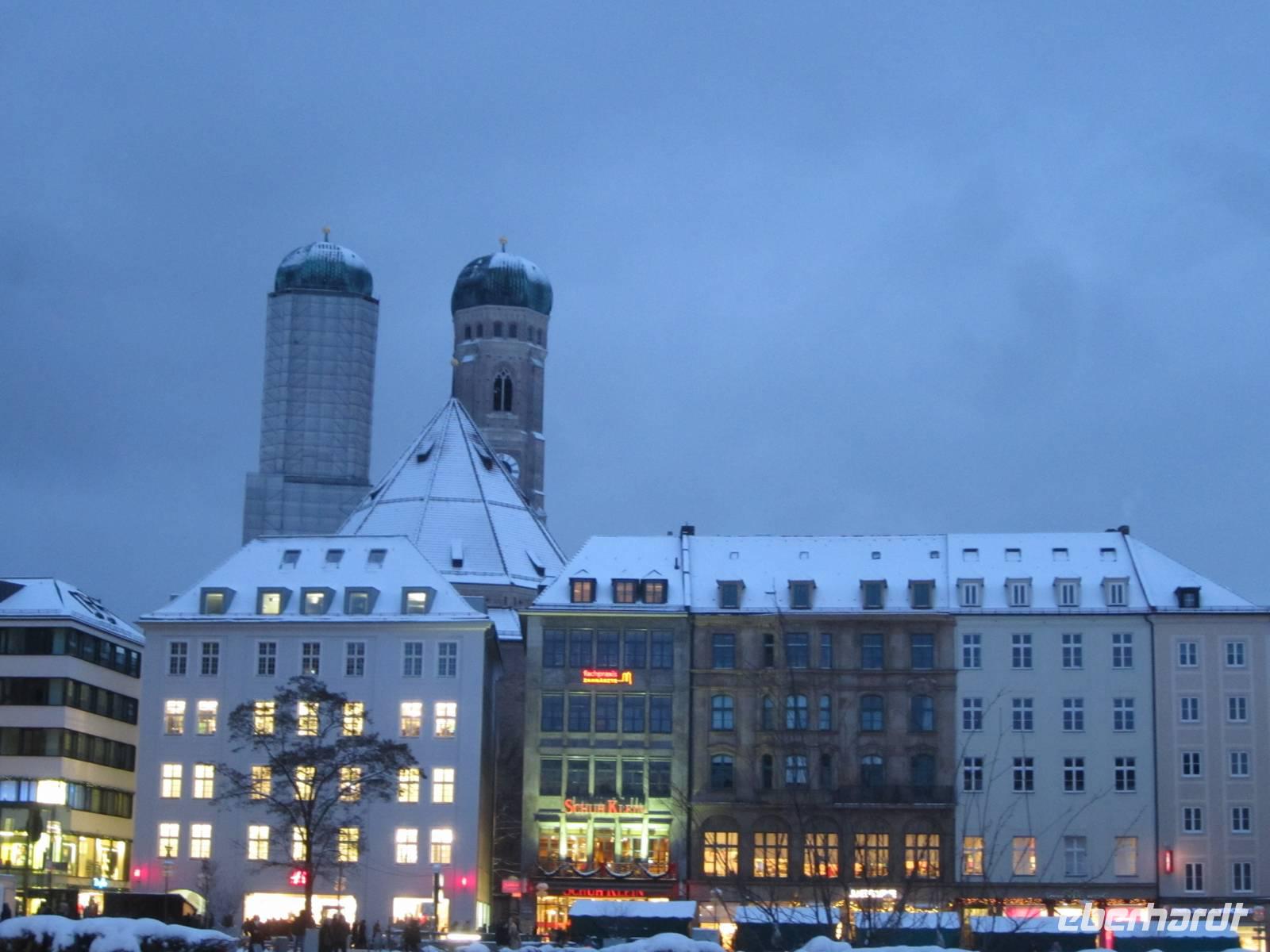 Stadtführung in München.mit Blick auf die Frauenkirche