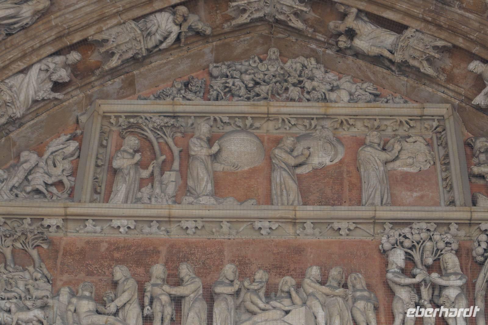 Tympanon Ulm: Die Erschaffung der Welt, die Erde als Kugel dargestellt! 