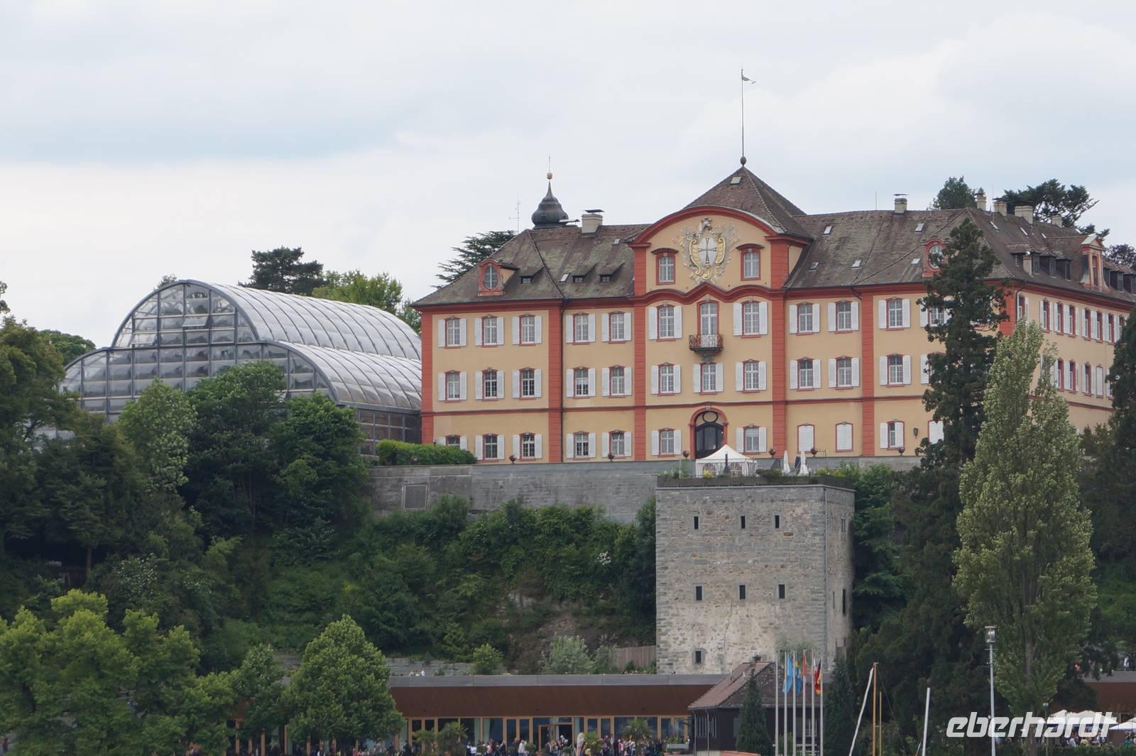 Schloss Mainau mit Schauseite und Palmenhaus