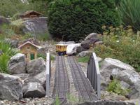 Alt und Neu bei der Gartenbahn