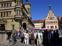 Auf dem Marktplatz in Rothenburg o. d. T.