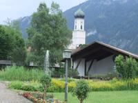 Blick zur Kirche in Oberammergau