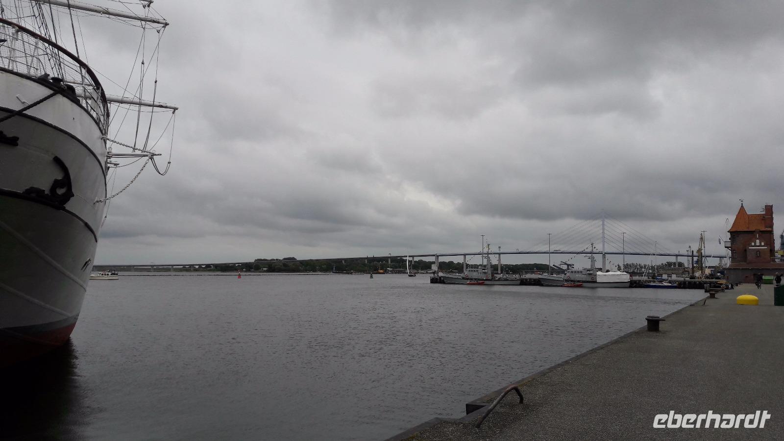 Blick zur Rügenbrücke