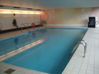 Das Hotelschwimmbad