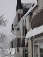 Eiszapfen an einem Hotel in Hahnenklee