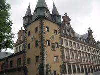 Fahrtor mit Museum