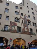 Fassade des Goliathhauses im Zentrum von Regensburg
