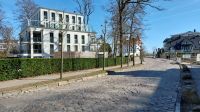 Historie (Straße) trifft Moderne (Haus)