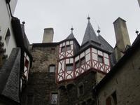 Innenhof der Burg Eltz