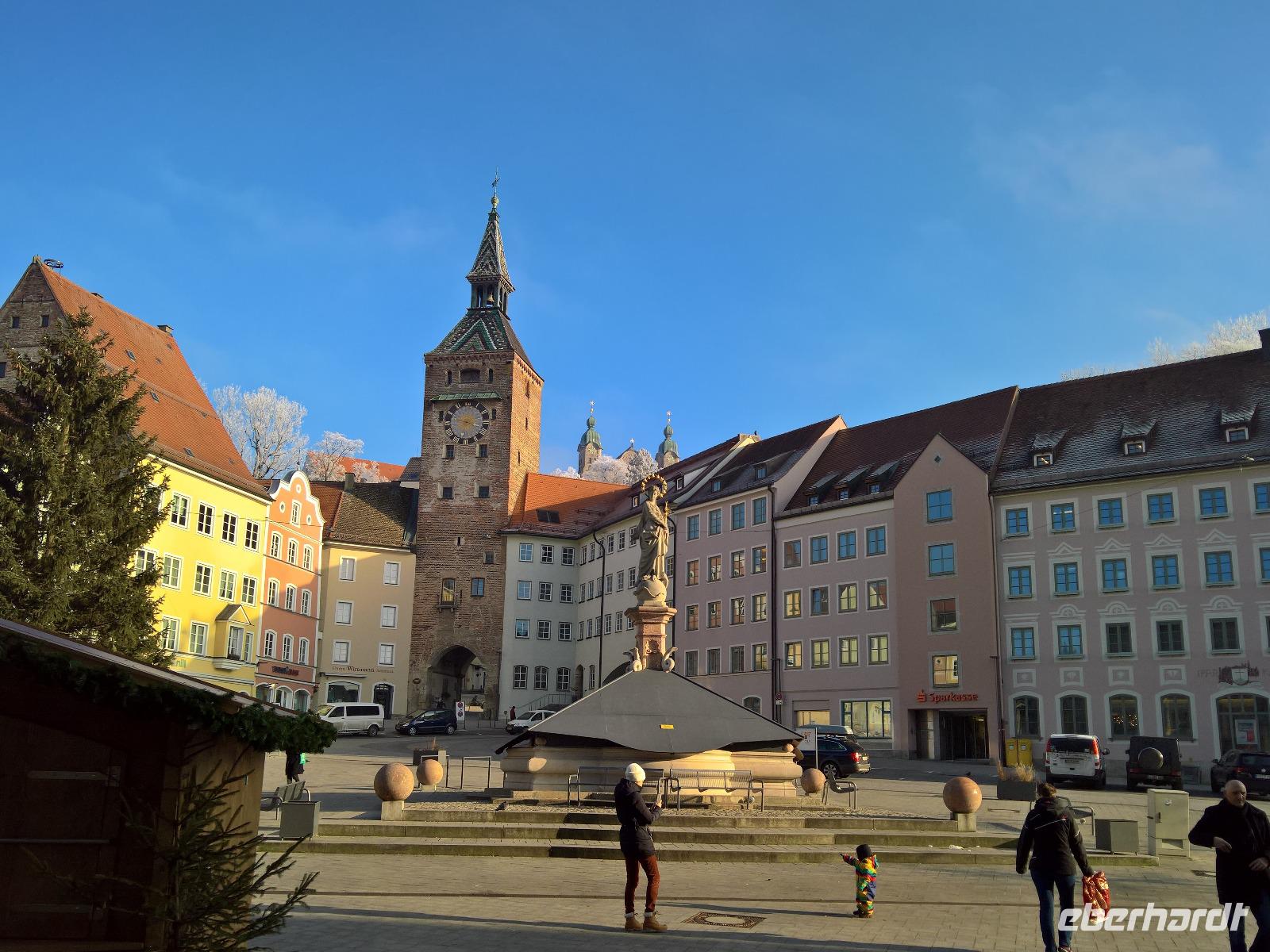 Landsberger Hauptplatz mit Marienbrunnen und Schmalzturm.