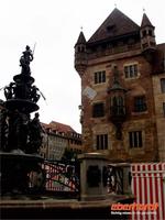 Nürnberg. Tugendbrunnen und Nassauerhaus