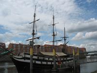 Schiff am Weserufer