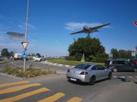 Staad, Kreisverkehr am Flughafen