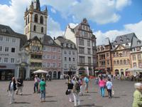 Szene vom Marktplatz in Trier