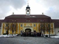 Vor dem Barockschloss Rammenau
