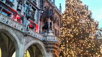 Vor dem Neuen Rathaus