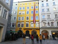 W. A. Mozarts Geburtshaus in der Getreidegasse in Salzburg.
