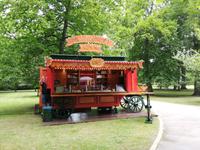 Warnemünde, das Weinfest beginnt