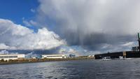 Wolkenspiele über Hamburgs Hafen