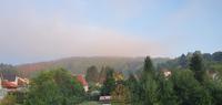 noch liegt Nebel überm Wald
