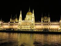 Ausfahrt aus Budapest-Parlament