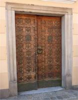 Witwentor mit Nägeln