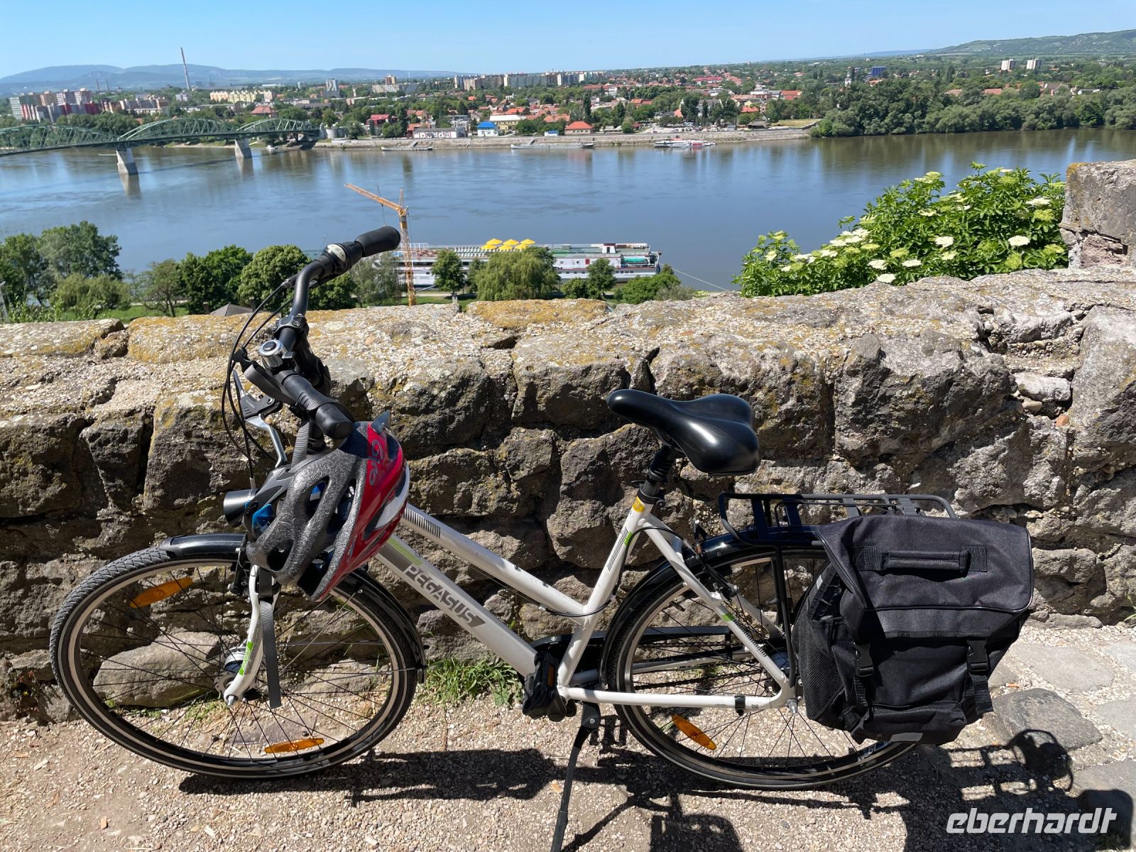 Blick von der Sankt-Adalbert-Kathedrale auf unser Schiff