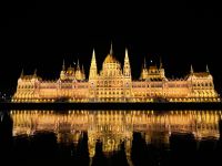 Unglaublich schön - der Blick auf das beleuchtete Parlamentsgebäude 