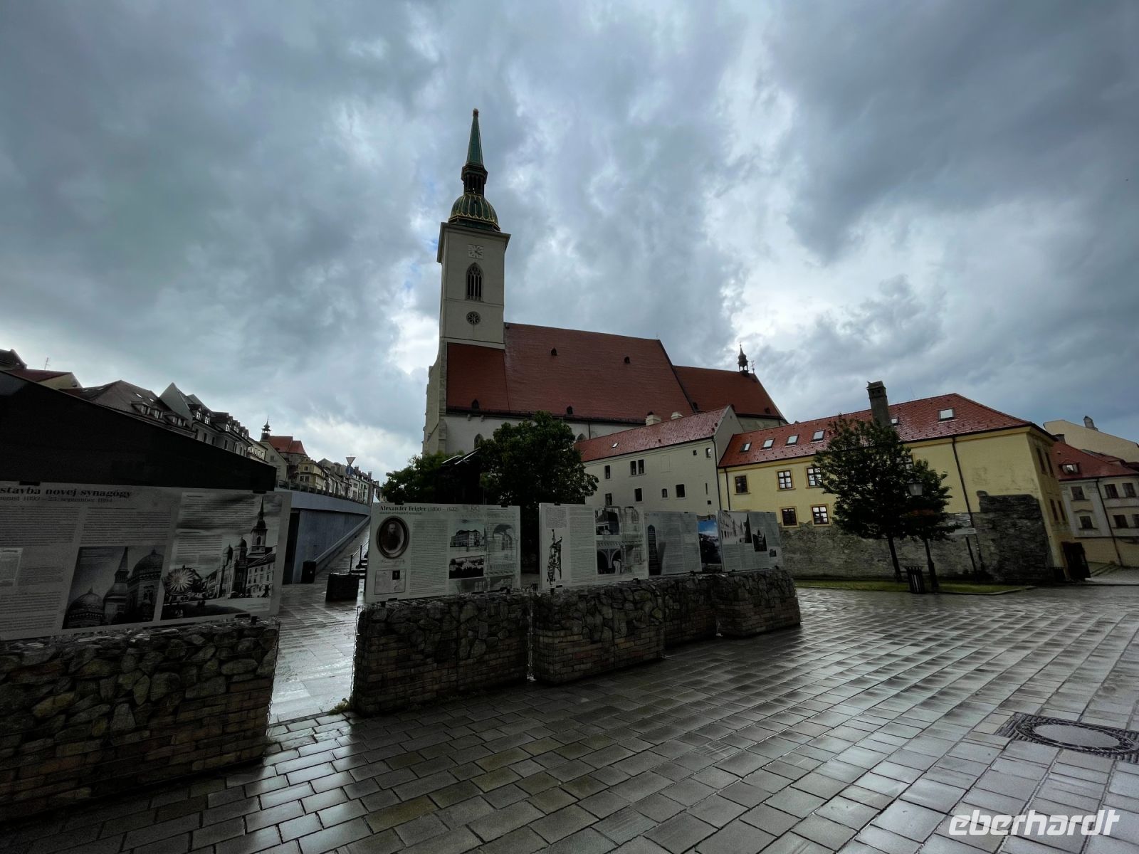 Unsere Altstadtbesichtigung startete am Martinsdom aus dem 13. Jahrhundert