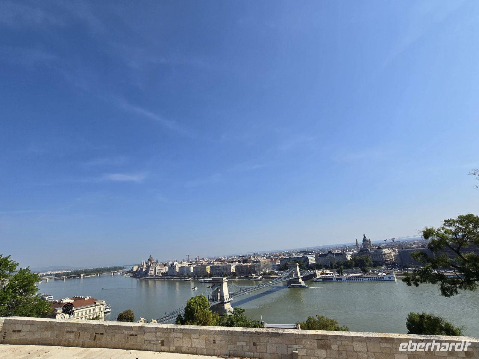 Burgpalast Budapest - Blick zum Stadtteil Pest 1