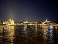 1. Tag – Abendspaziergang entlang der Donau in Budapest – Parlament, Kettenbrücke, Burgpalast