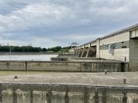 5. Tag – Fahrt nach Dürnstein – Unser Kapitän fährt die Fidelio in die Schleuse