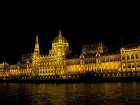 Parlament im Lichterglanz