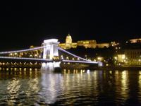 0012_WirVerlassenBudapestBeiNachtDieKettenbruec