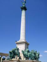 Das Millenniumsdenkmal erinnert an die Helden der ungarischen Geschichte