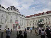  Innerer Burghof mit Blick auf den Reichskanzleitrakt