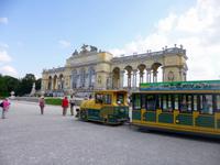 Mit dem Panoramazug zur Gloriette, Wien