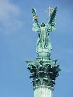 Figur des Erzengels Gabriel auf der 36 Meter hohen Säule, 2008