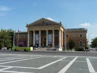Museum am Heldenplatz